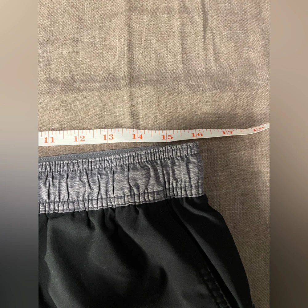 Vuori Men's Evolution Athletic Gym Running Shorts 32 - Picture 6 of 7